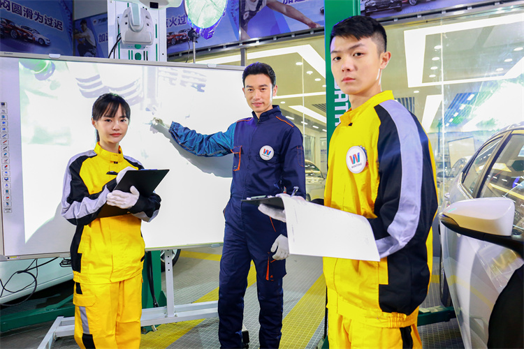  央視：職校生一樣能當兵、上大學、考研、公務員和事業(yè)編！