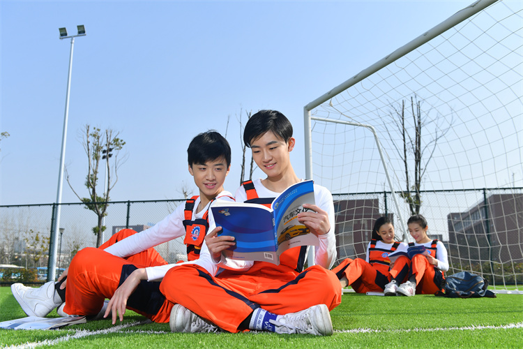 【選擇西安萬通】如果你的孩子在升學(xué)的岔路口，請(qǐng)?jiān)缱鰶Q斷！