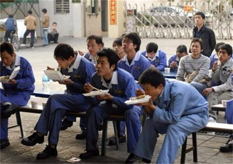 初中畢業(yè)生的三條出路！選擇最適合自己的那一條！