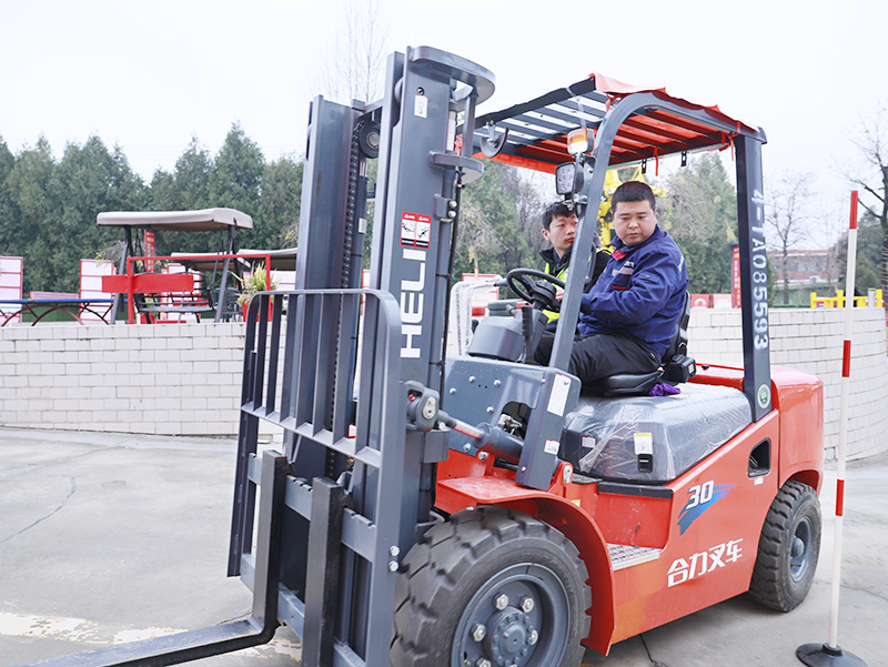 西安叉車技術(shù)培訓學校，長安區(qū)附近學叉車，學叉車可以去哪里就業(yè)？