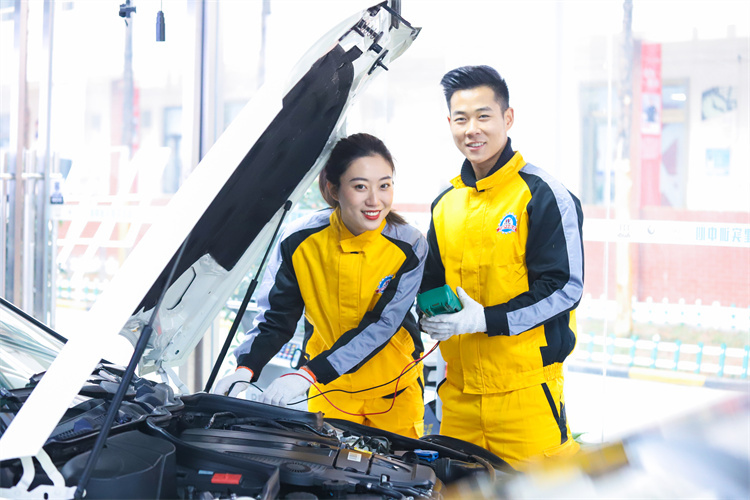 2025高校畢業(yè)生預(yù)計(jì)高達(dá)1222萬人！卷學(xué)歷太難，技能才是加分項(xiàng)