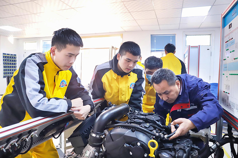 成人學技術(shù)：汽車維修技術(shù)好學嗎？西安萬通汽車學校怎么樣？