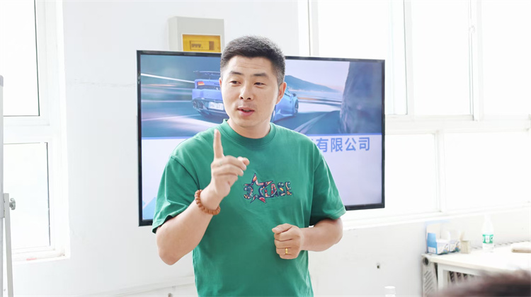 校企合作再升級，學(xué)子就業(yè)無憂——靚車牛人走進(jìn)西安萬通開展專場招聘