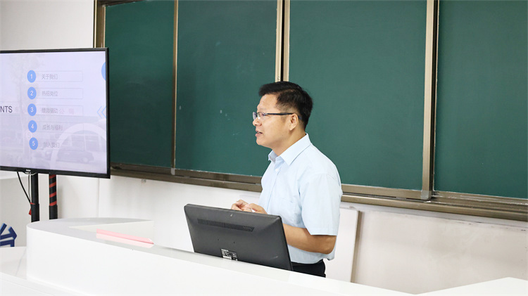 校企合作促就業(yè)，筑夢(mèng)未來(lái)正當(dāng)時(shí) ——西安銳新汽車(chē)服務(wù)有限公司專(zhuān)場(chǎng)招聘宣講會(huì)走進(jìn)西安萬(wàn)通