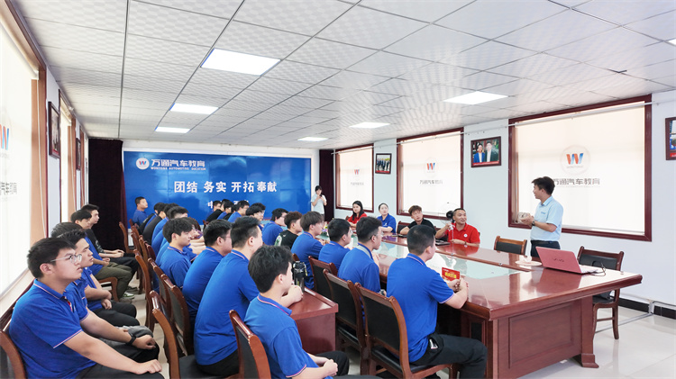 西安萬通攜手電車幫特斯拉專修，專場招聘助力學(xué)子逐夢新能源汽車時(shí)代