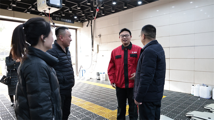 十年攜手育英才，深切關(guān)懷暖人心——西安萬通汽車學(xué)校校長(zhǎng)回訪恒泰集團(tuán)并探望優(yōu)秀畢業(yè)生