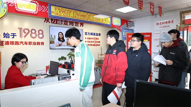 中考臨近，家長別只盯著分數(shù)，這樣做才是對孩子最好的支持！