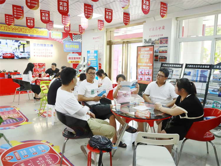 成績不拔尖？你家孩子符合招生政策嗎？提前預(yù)訂學(xué)位，中高考生的逆襲之路！