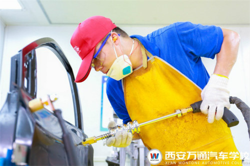 西安萬通汽車鈑金修復(fù)實訓(xùn)