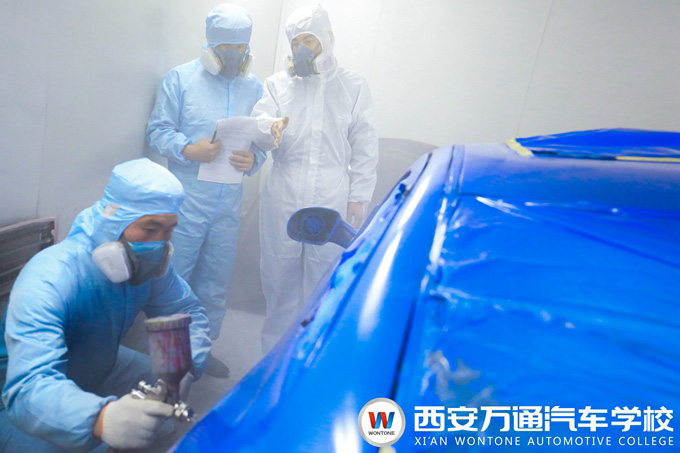 西安萬(wàn)通汽車學(xué)校汽車鈑噴美技術(shù)實(shí)訓(xùn)