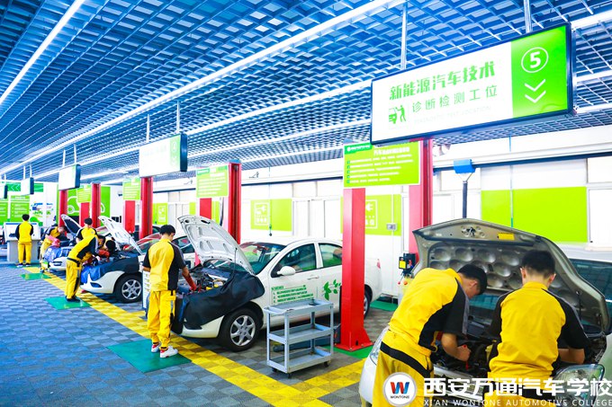 選專業(yè)就是選未來，初中生學(xué)什么技術(shù)好？
