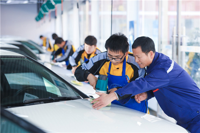 想開汽車美容店，去哪里學(xué)專業(yè)技術(shù)？