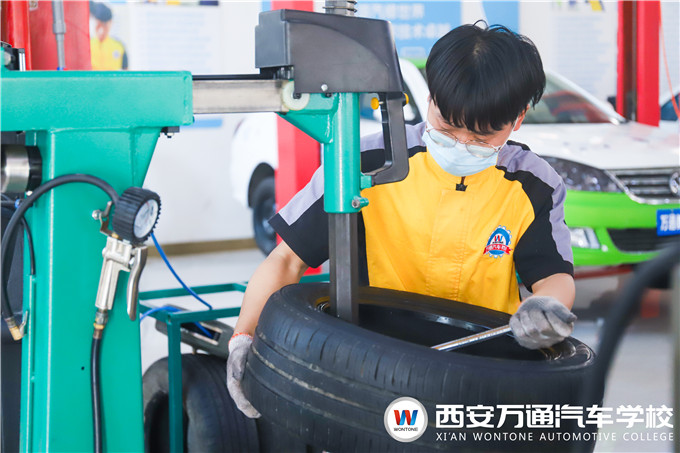 西安萬通開展入學(xué)來第一階段技能達(dá)標(biāo)考核，檢驗(yàn)學(xué)生學(xué)習(xí)成果