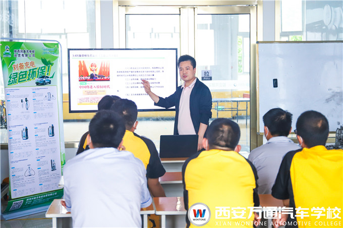 企業(yè)董事長(zhǎng)來校宣講，為萬通學(xué)子職業(yè)發(fā)展帶來機(jī)遇