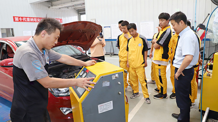 萬通學子比亞迪、現(xiàn)代汽車公司學習參觀2