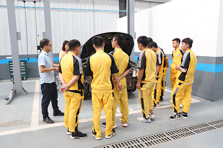 萬通學子比亞迪、現(xiàn)代汽車公司學習參觀3