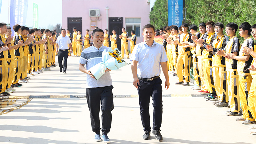 汽修行業(yè)頂級大師李東江教授蒞臨西安萬通講學1