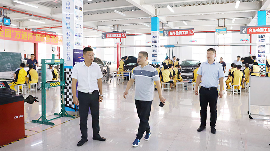 汽修行業(yè)頂級大師李東江教授蒞臨西安萬通講學3