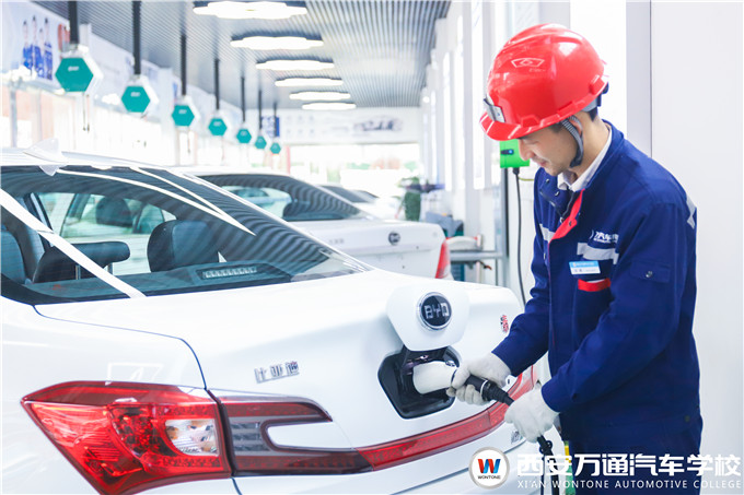 新能源充電樁市場(chǎng)火爆，西安萬通該專業(yè)持續(xù)招生中！
