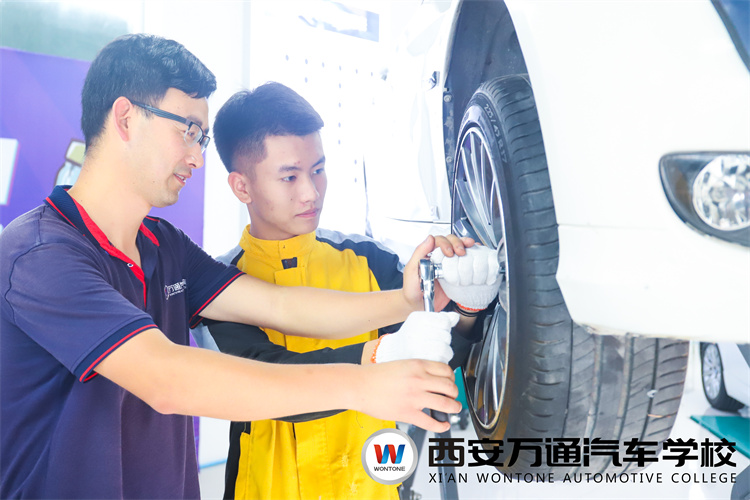 想找一個(gè)發(fā)展前景好的專業(yè)，汽車專業(yè)值得!