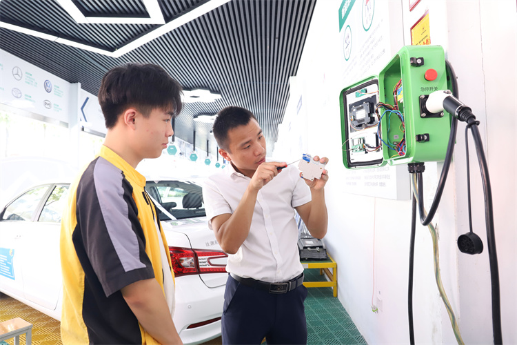 職位增多！新能源汽車行業(yè)新機(jī)遇！還不趕緊加入