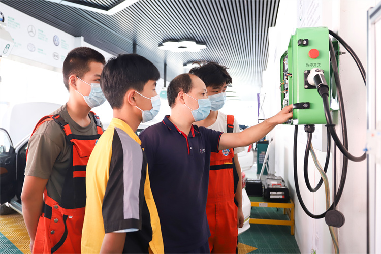新能源汽車市場高速增長，學技術(shù)乘勢而為！