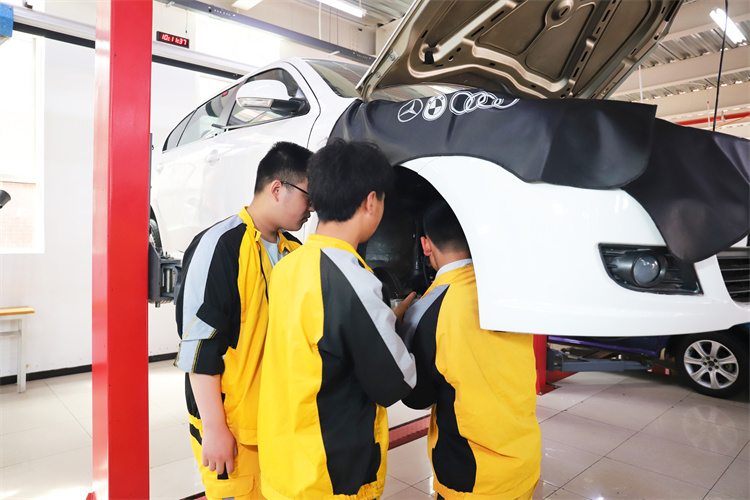 轉(zhuǎn)行學(xué)什么？二手車評估師了解一下！