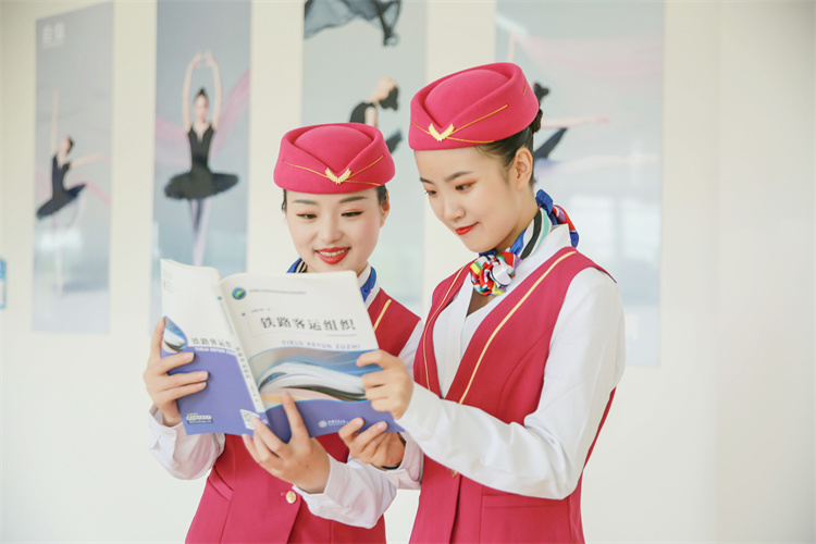 來(lái)萬(wàn)通，這兩個(gè)專業(yè)真的適合女孩子學(xué)！