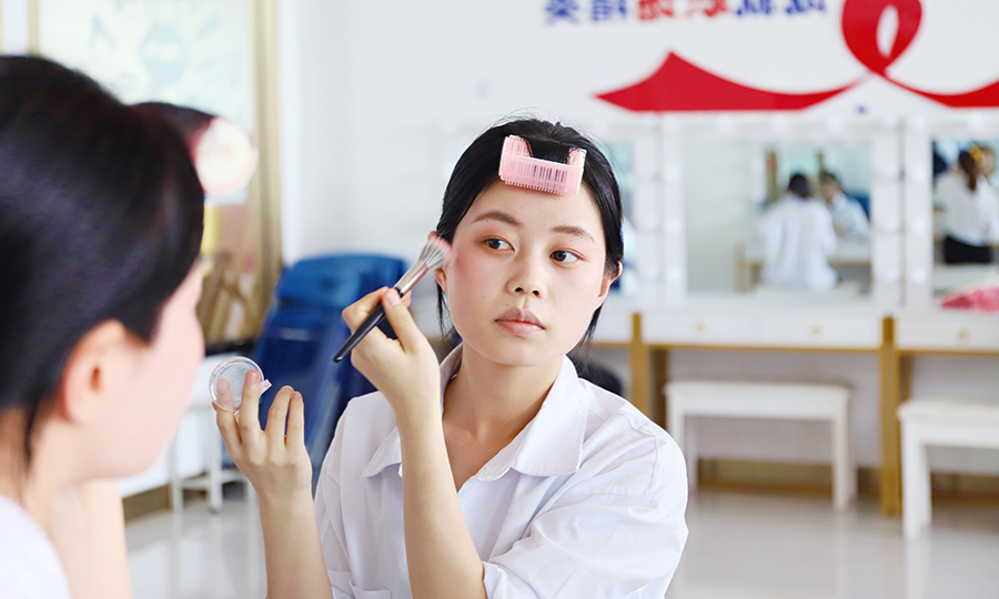 妝飾青春，點(diǎn)亮職場(chǎng)之彩妝大賽4