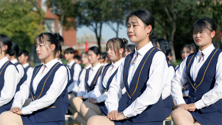 面對內(nèi)卷，轉(zhuǎn)道職?！罢嫦懔恕?！