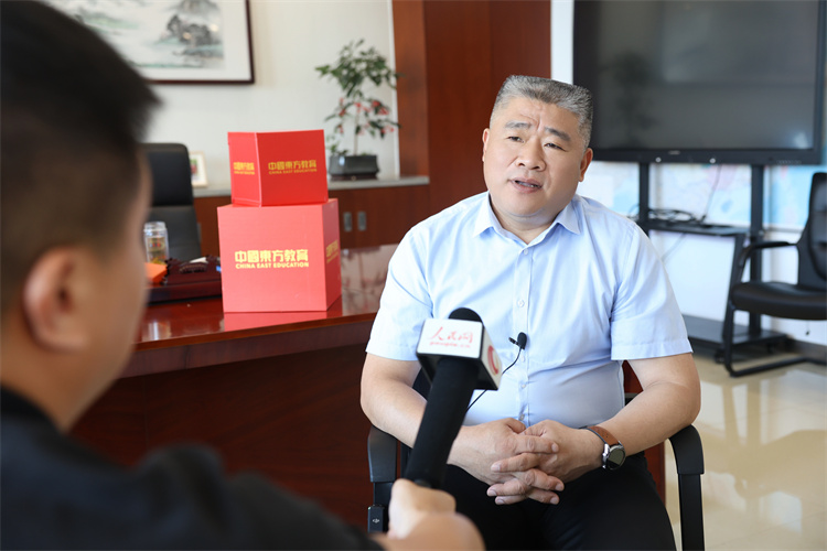 成就學子，賦能產業(yè)丨人民網再進萬通汽車教育，探訪新能源專業(yè)奧秘