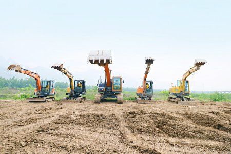 西安挖掘機(jī)培訓(xùn)學(xué)校，挖機(jī)培訓(xùn)需要學(xué)多久學(xué)費(fèi)多少？